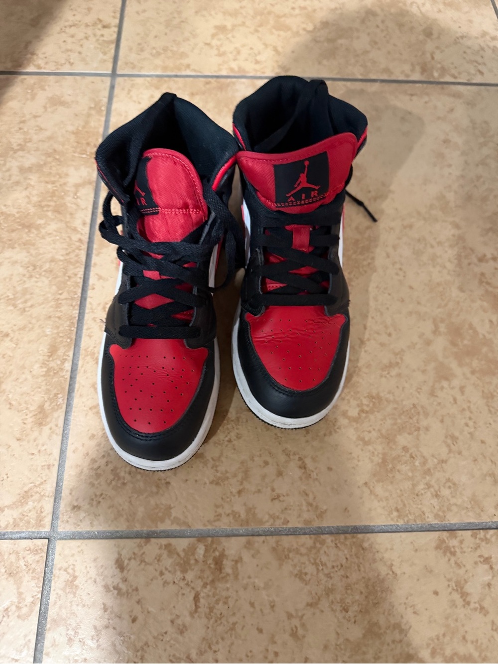 Nike Air Jordan 1 Mid Fire Red White Black Grade School Youth Size 5Y